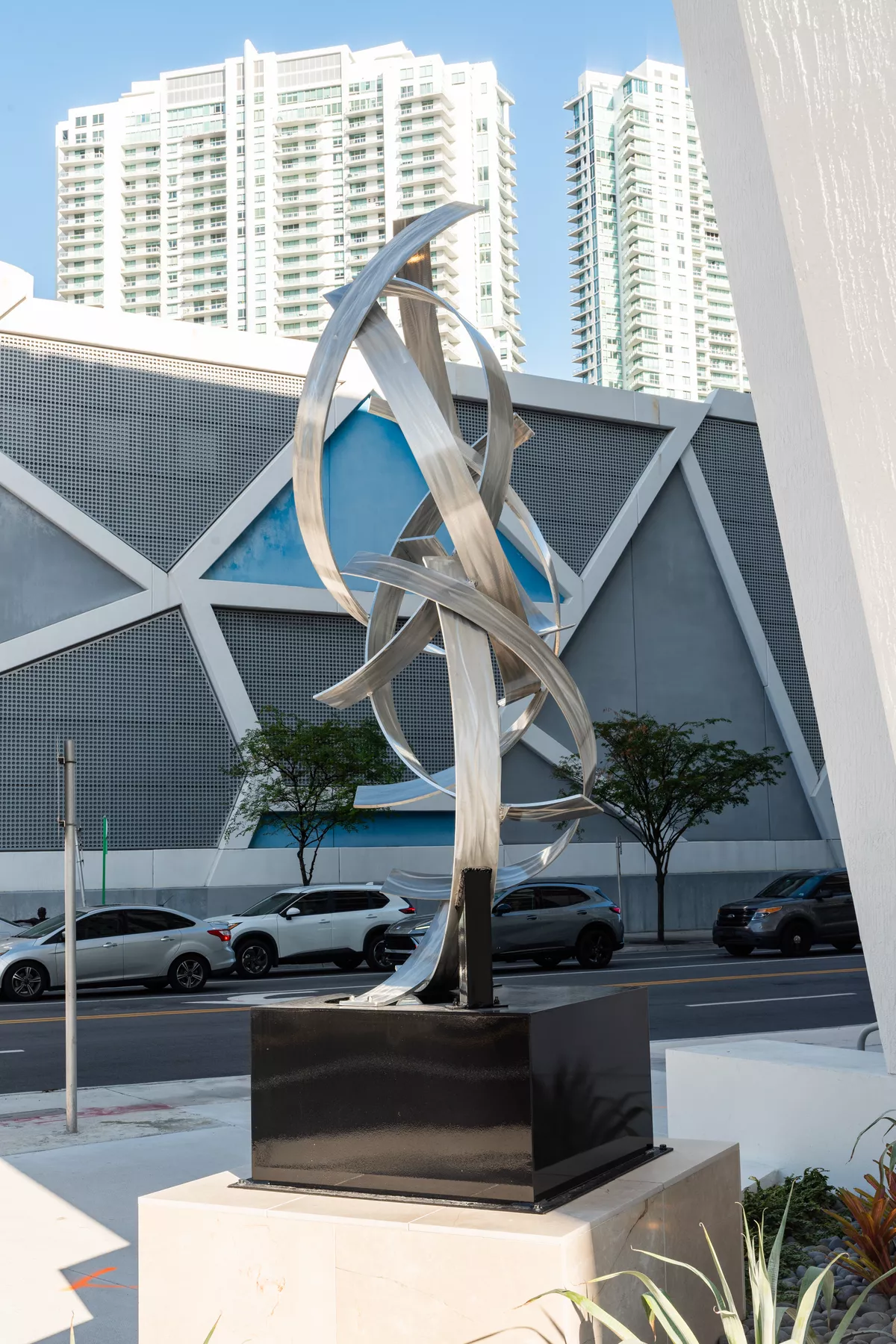 Moderna Riverside Sculpture